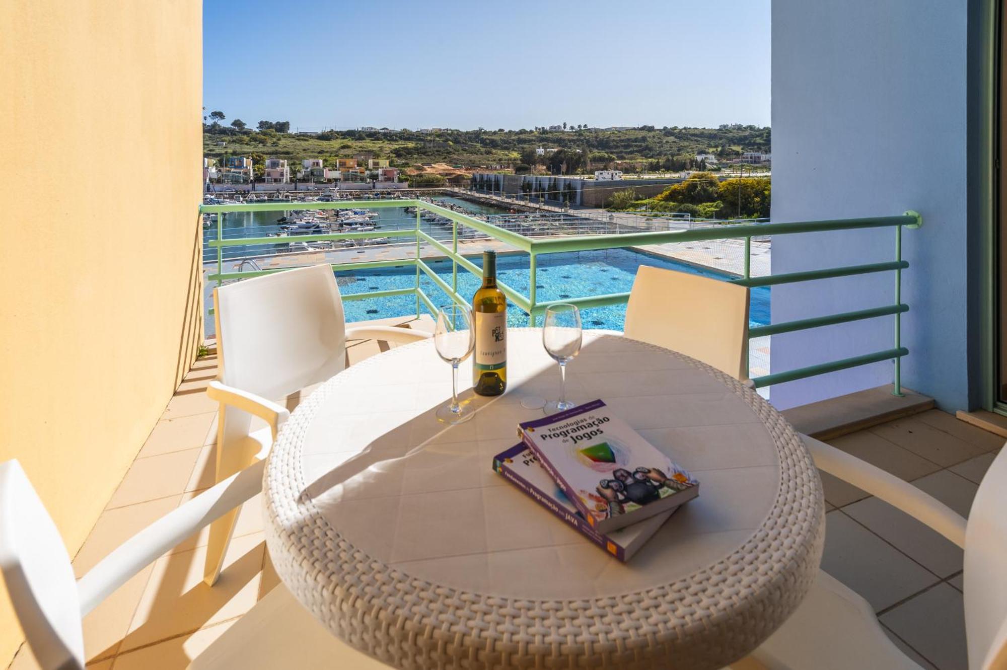 אלבופיירה Marina Breeze Apartment With Pool - 900M From The Beach מראה חיצוני תמונה