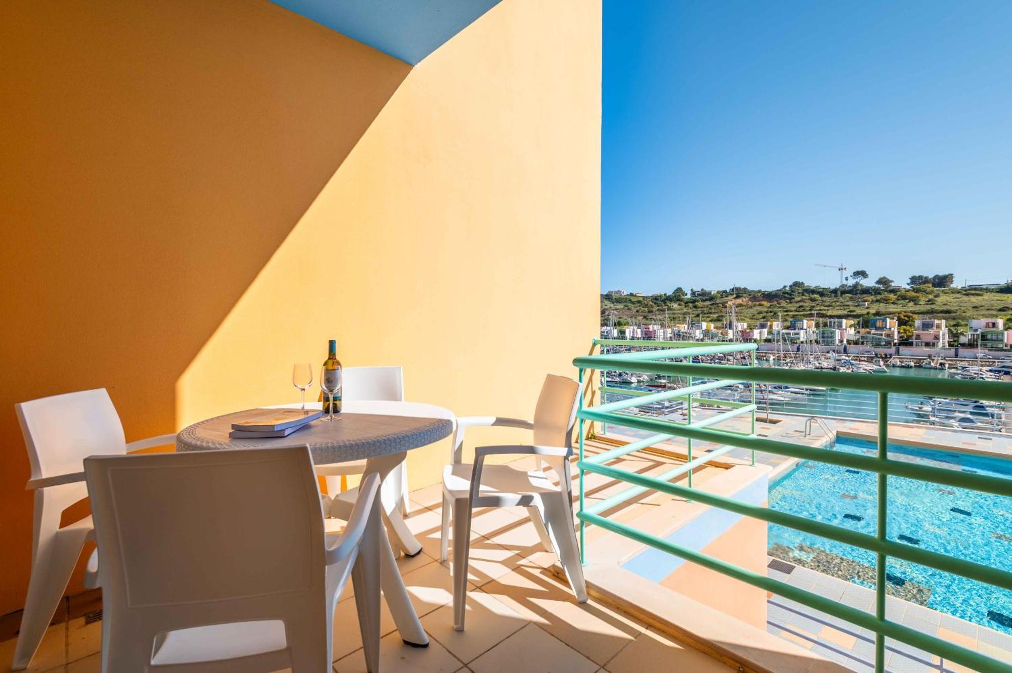 אלבופיירה Marina Breeze Apartment With Pool - 900M From The Beach מראה חיצוני תמונה